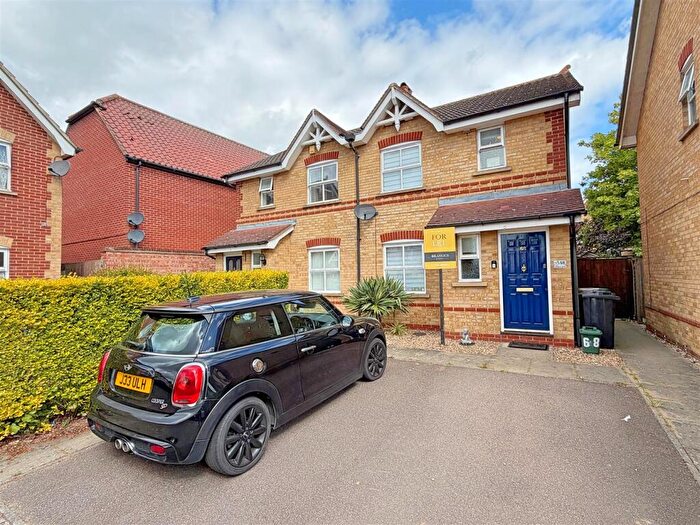 3 Bedroom Semi Detached House To Rent In Keeble Way, Braintree, CM7