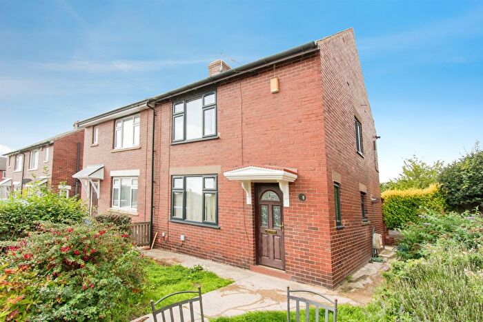 3 Bedroom Semi-Detached House For Sale In The Ridgeway, Knottingley, WF11