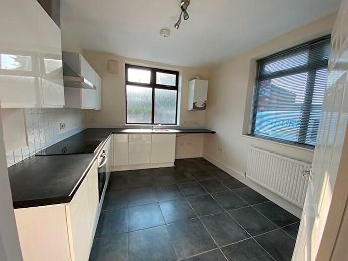 1 Bedroom Flat To Rent In Tixall Road, Littleworth, Stafford, ST16