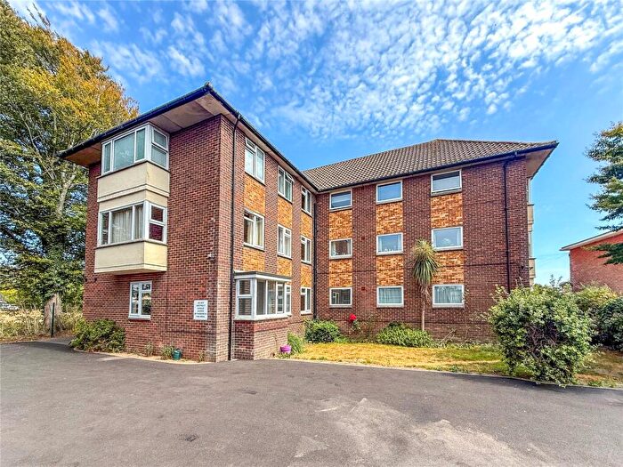 2 Bedroom Apartment For Sale In Sopers Lane, Christchurch, Dorset, BH23
