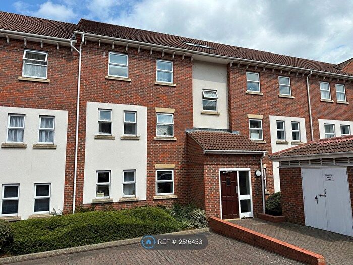 2 Bedroom Flat To Rent In Mary Court, Chatham, ME4