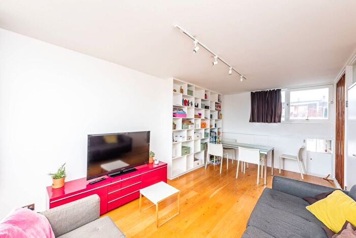 3 Bedroom Flat To Rent In Tachbrook Street, Pimlico, London, SW1V