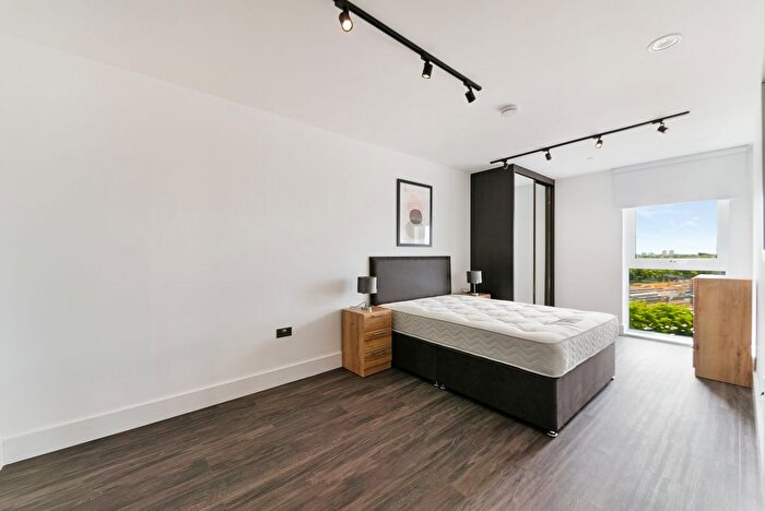 3 Bedroom Flat To Rent In Mitre Yard, Scrubs Lane, London, NW10