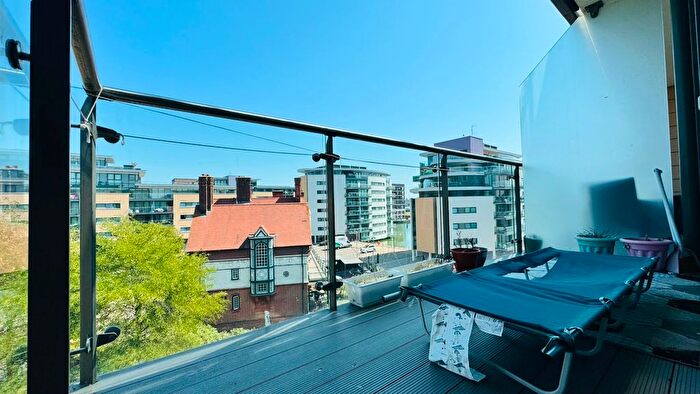 2 Bedroom Flat To Rent In Basin Approach, London, E16