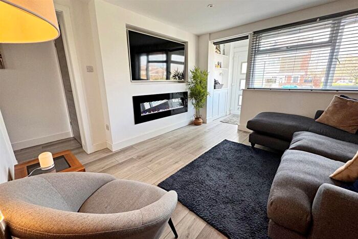 1 Bedroom Flat To Rent In Merley, BH21