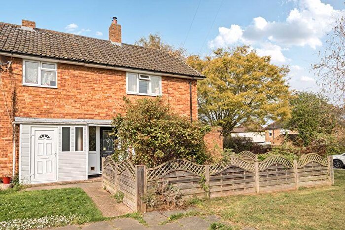 2 Bedroom End Of Terrace House For Sale In Kent Way, Surbiton, KT6