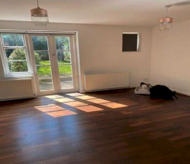 3 Bedroom Detached House To Rent In Creswick Walk, London, NW11