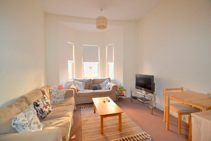 2 Bedroom Maisonette To Rent In Lennox Road, London, N4