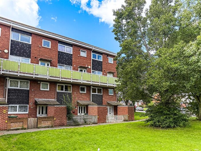 2 Bedroom Flat For Sale In Bishopsfield Road, Fareham, PO14