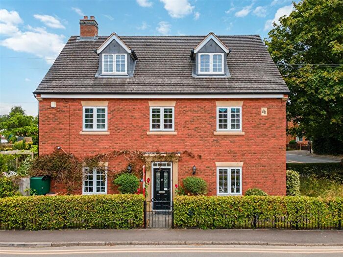 5 Bedroom Detached House For Sale In Lugtrout Lane, Catherine-De-Barnes, Solihull, B91