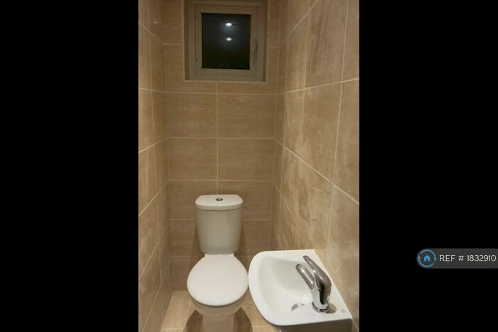 Studio To Rent In Dunholem Road, Edmonton, N9