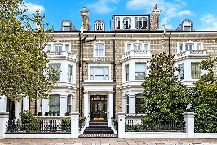 2 Bedroom Flat For Sale In Redcliffe Gardens, Earl's Court, London, SW10