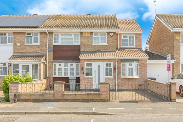 5 Bedroom Semi-Detached House For Sale In Braemar Drive, Leicester, LE4