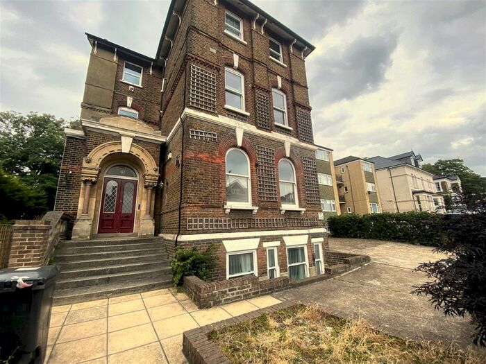 2 Bedroom Flat To Rent In Coombe Road, Croydon, CR0