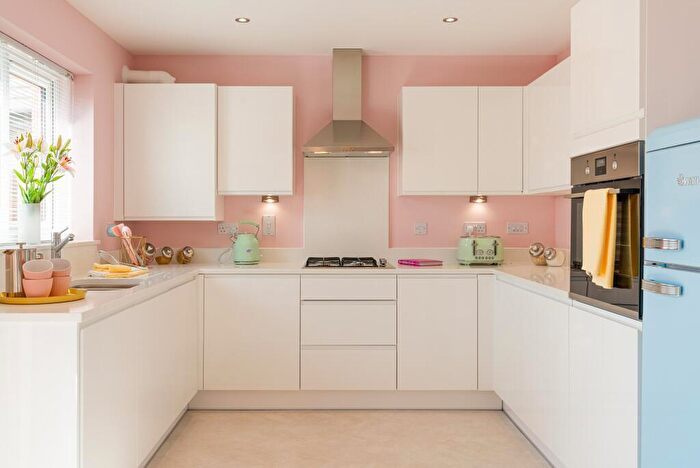 3 Bedroom Semi-Detached House For Sale In Queensway, Llanwern, Newport, NP19