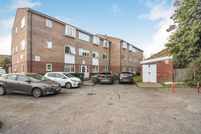 1 Bedroom Flat To Rent In Willow Court, Trinity Close, Leytonstone, London, E11