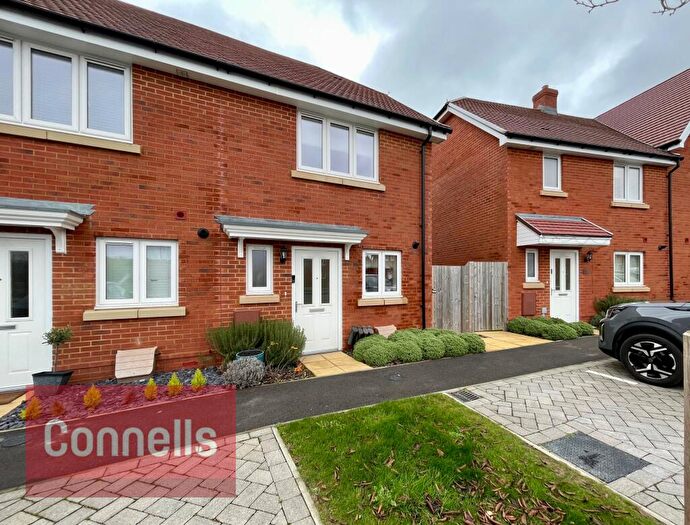 2 Bedroom Semi-Detached House To Rent In Fourteenth Street, Faygate, Horsham, RH12