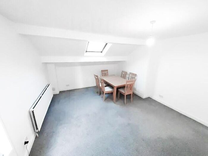 2 Bedroom Flat For Sale In Finchley Lane, Hendon, London, NW4