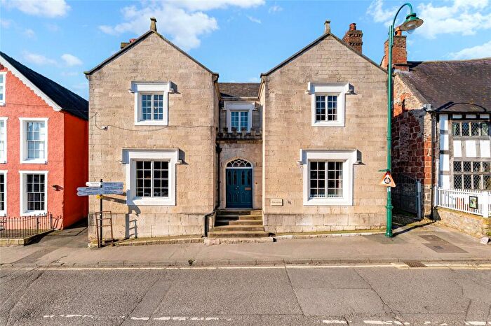 4 Bedroom Link Detached House For Sale In Ruthin, Denbighshire, LL15