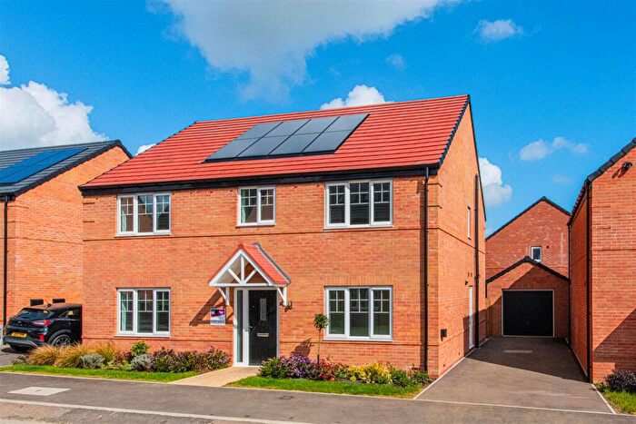 5 Bedroom Detached House For Sale In Eyam Close, Desborough, Kettering, NN14