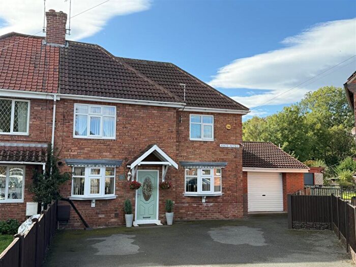 3 Bedroom Semi-Detached House For Sale In White Avenue, Langold, S81
