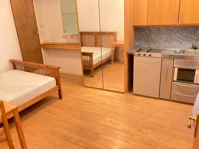 Studio To Rent In Very Near Acton High Street Area, Acton, W3