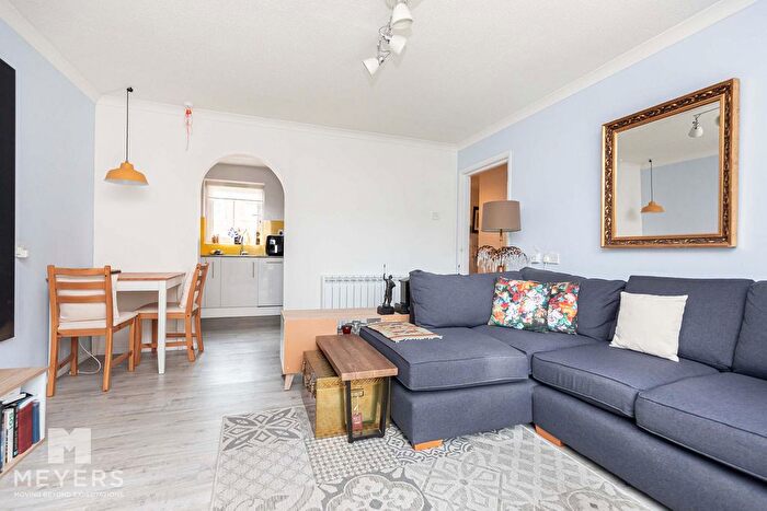 1 Bedroom Flat For Sale In Queens Road, Bournemouth, BH2