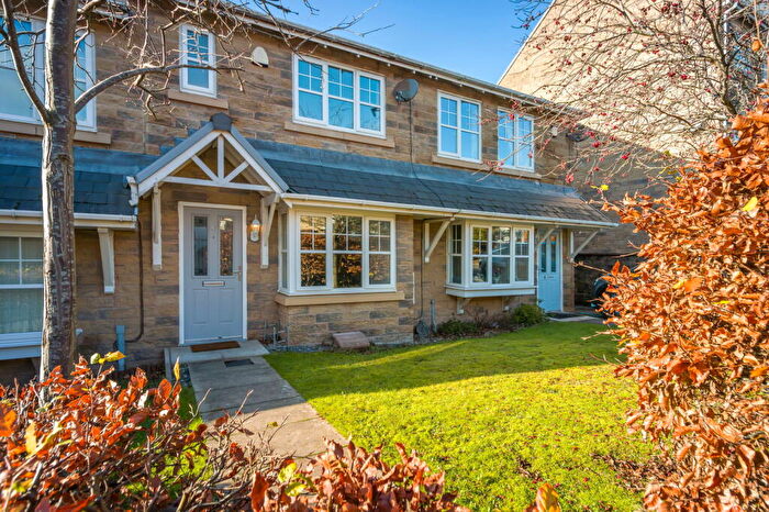 3 Bedroom Town House For Sale In Waters Reach, Mossley, Ashton Under Lyne, OL5