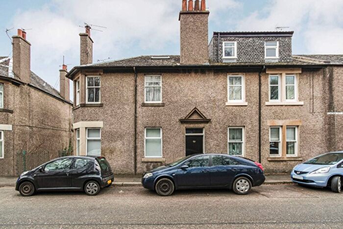 2 Bedroom Flat To Rent In Forth Street, Stirling, Stirlingshire, FK8