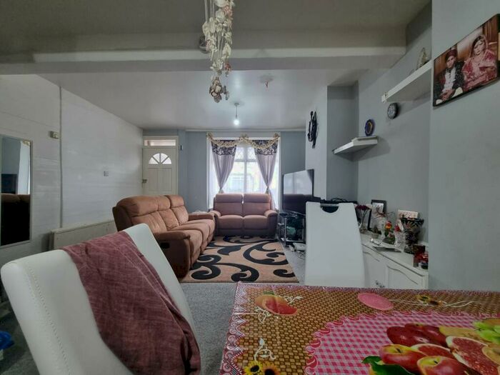 3 Bedroom Apartment To Rent In Wentworth Road, CR0