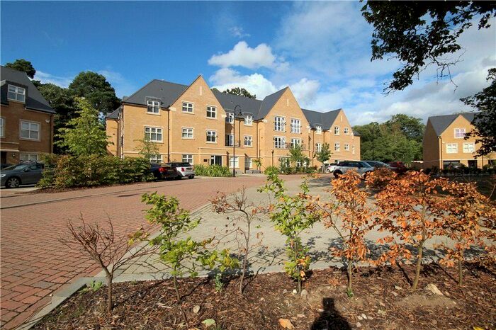 2 Bedroom Flat To Rent In Queenswood Crescent, Englefield Green, Surrey, TW20