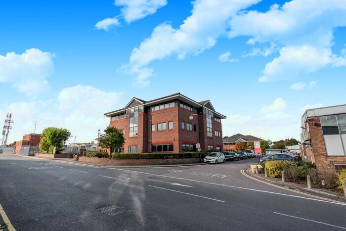 2 Bedroom Apartment To Rent In Vantage House Hook, RG27