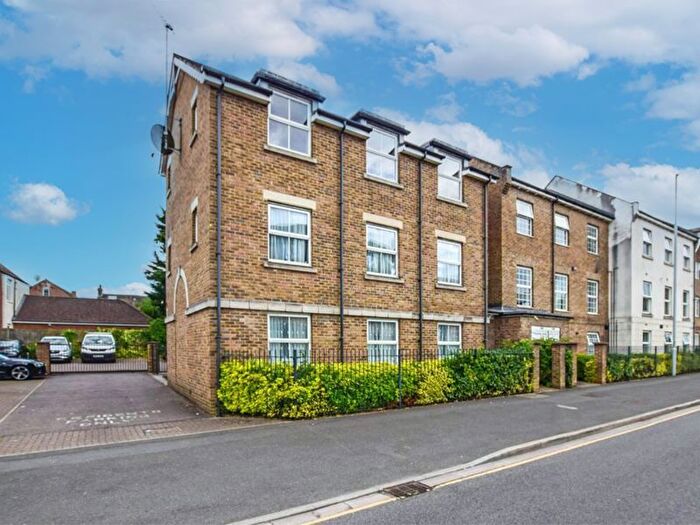 2 Bedroom Flat For Sale In Eastgate Court, Church Street, Dunstable, LU5