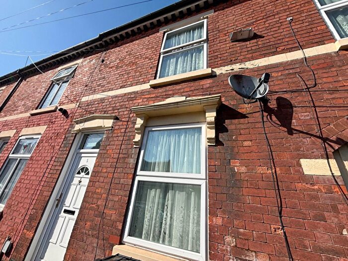 6 Bedroom Terraced House For Sale In St. Silas Square, Birmingham, B19