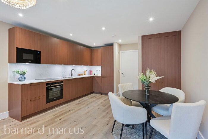 2 Bedroom Flat For Sale In Abbotswood Road, London, SW16