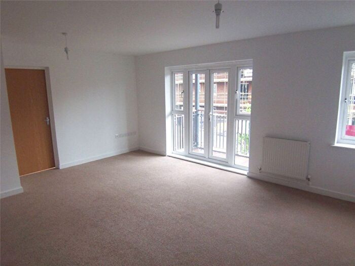 2 Bedroom Flat To Rent In Hemlock Close, Norbury, London, SW16