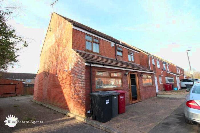 5 Bedroom Detached House To Rent In Rochfords Gardens, Slough, SL2