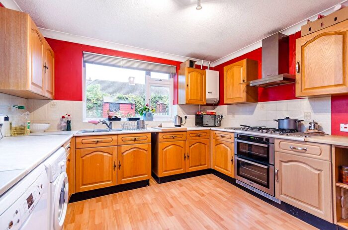 2 Bedroom Property To Rent In Eden Road, Beckenham, BR3