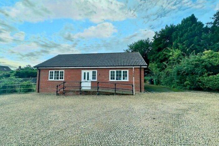 2 Bedroom Bungalow To Rent In Cobbles Close, Winchester, SO21