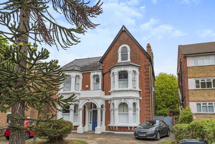 3 Bedroom Flat To Rent In Burnt Ash Hill, London, SE12