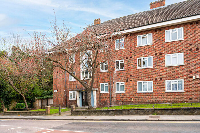 4 Bedroom Flat To Rent In Little Heath, London, SE7