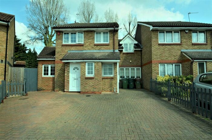4 Bedroom Semi Detached House For Sale In Robeson Way, Borehamwood, WD6