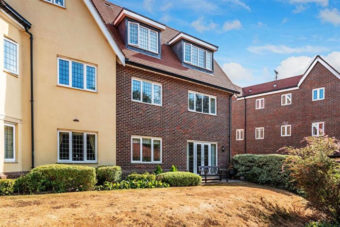 2 Bedroom Retirement Property For Sale In Epsom Road, Leatherhead, KT22