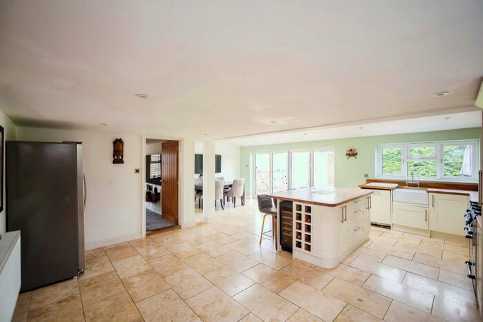 4 Bedroom Detached House For Sale In Plough Wents Road, Chart Sutton, Maidstone, ME17