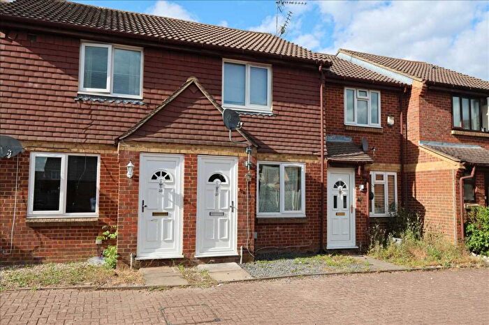 2 Bedroom Terraced House For Sale In Alder Close, Cippenham, Slough, SL1
