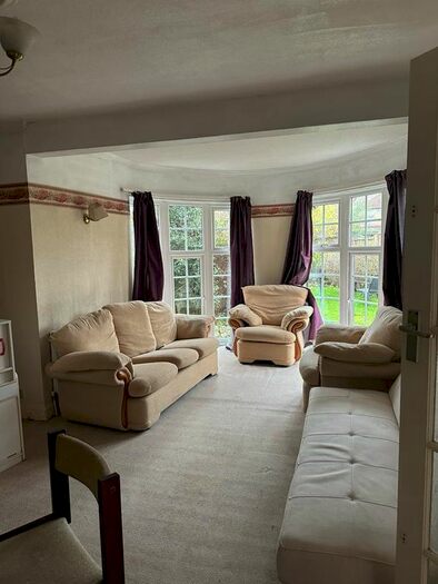 3 Bedroom Semi-Detached Bungalow To Rent In Gloucester Road, Feltham, TW13