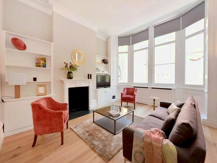 2 Bedroom Flat To Rent In Cadogan Square, Knightbridge, London, SW1X