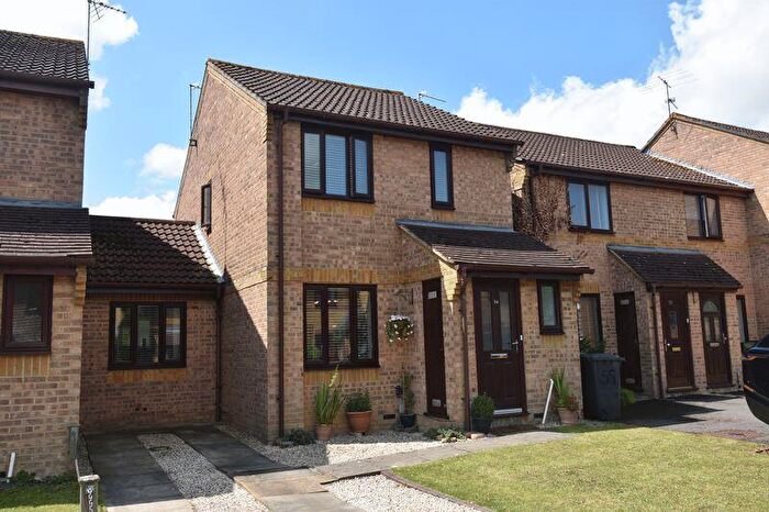 4 Bedroom Semi-Detached House To Rent In Southlands, Basingstoke, RG24