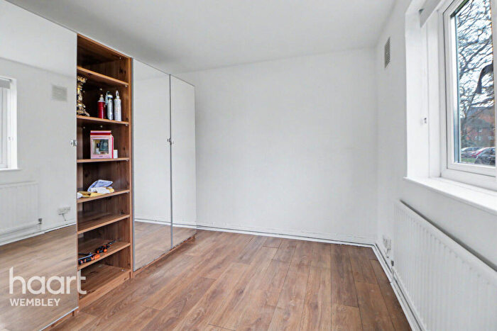 2 Bedroom Maisonette For Sale In Harrow Road, Wembley, HA0