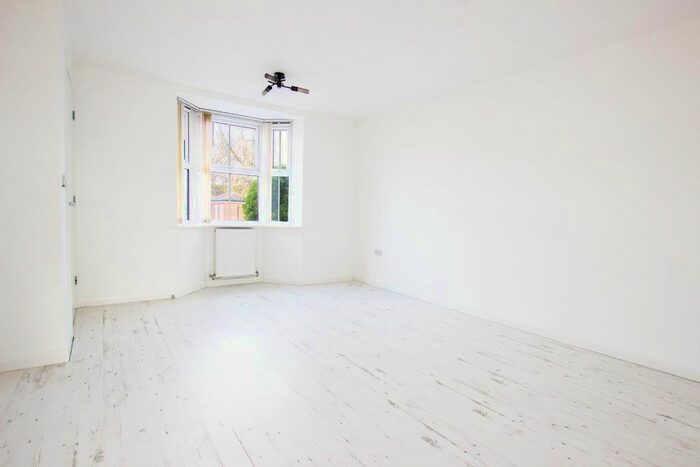 3 Bedroom Town House To Rent In Royal Close, Blackburn, BB2